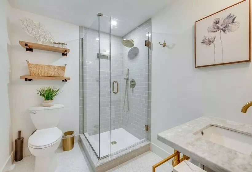 Rye Coastal Retreat W/ Deck & Outdoor Dining