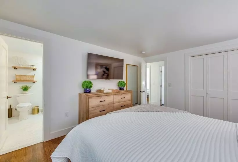 Rye Coastal Retreat W/ Deck & Outdoor Dining