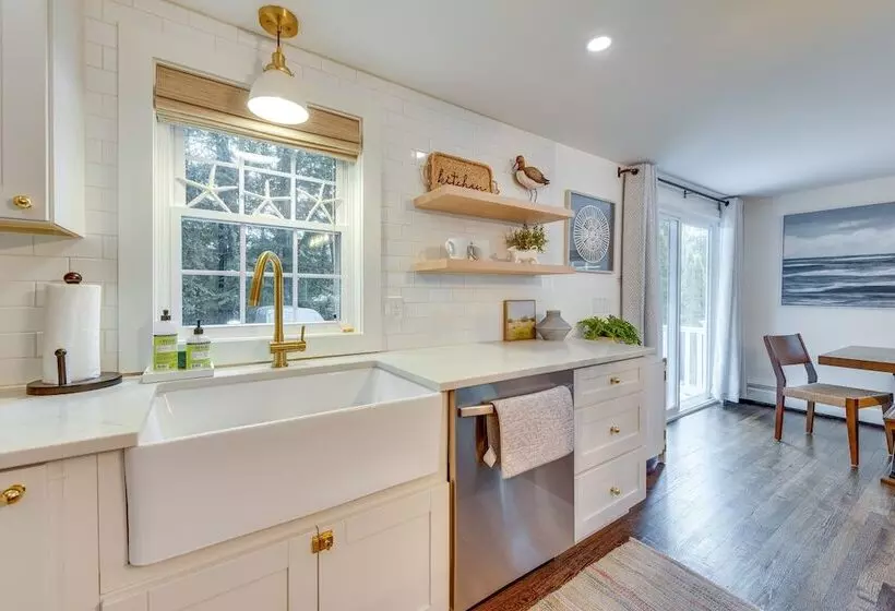 Rye Coastal Retreat W/ Deck & Outdoor Dining