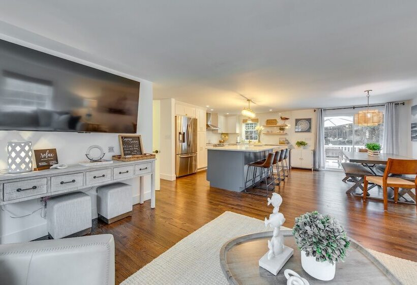 Rye Coastal Retreat W/ Deck & Outdoor Dining