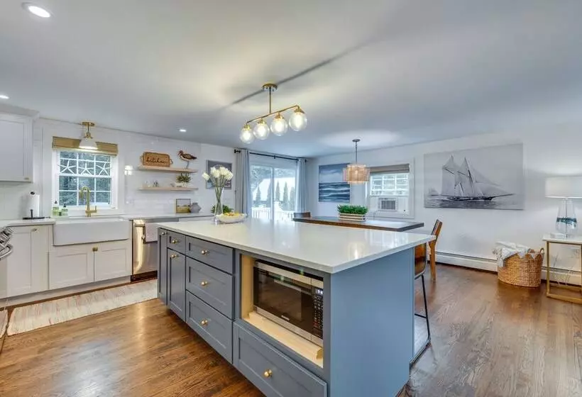 Rye Coastal Retreat W/ Deck & Outdoor Dining