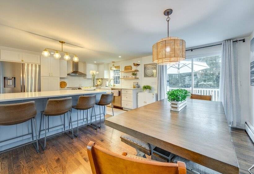 Rye Coastal Retreat W/ Deck & Outdoor Dining