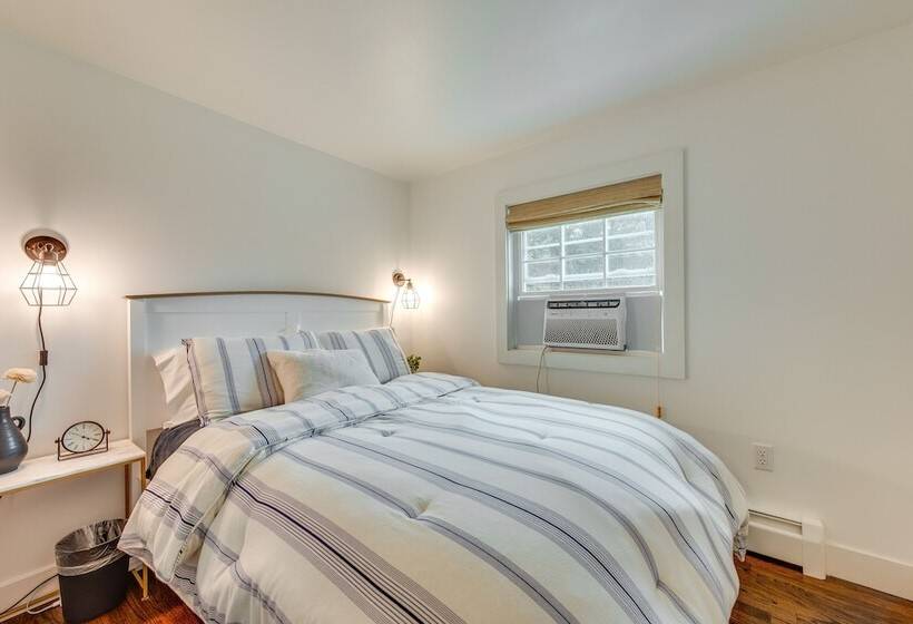 Rye Coastal Retreat W/ Deck & Outdoor Dining