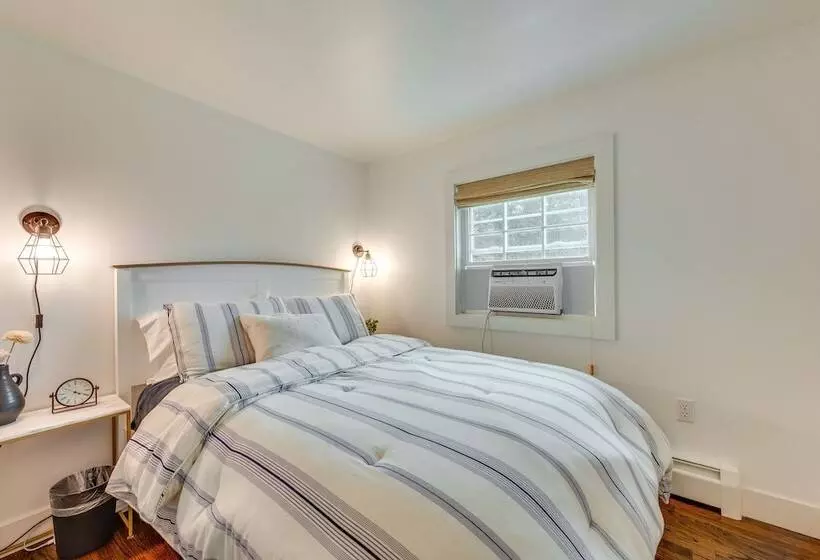 Rye Coastal Retreat W/ Deck & Outdoor Dining