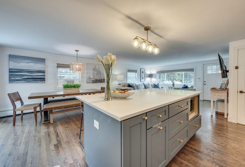 Rye Coastal Retreat W/ Deck & Outdoor Dining