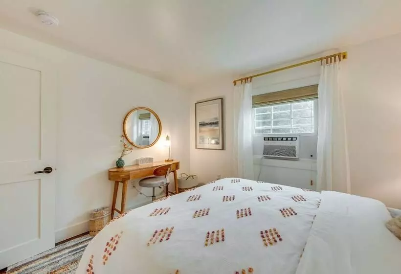 Rye Coastal Retreat W/ Deck & Outdoor Dining