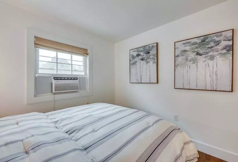 Rye Coastal Retreat W/ Deck & Outdoor Dining