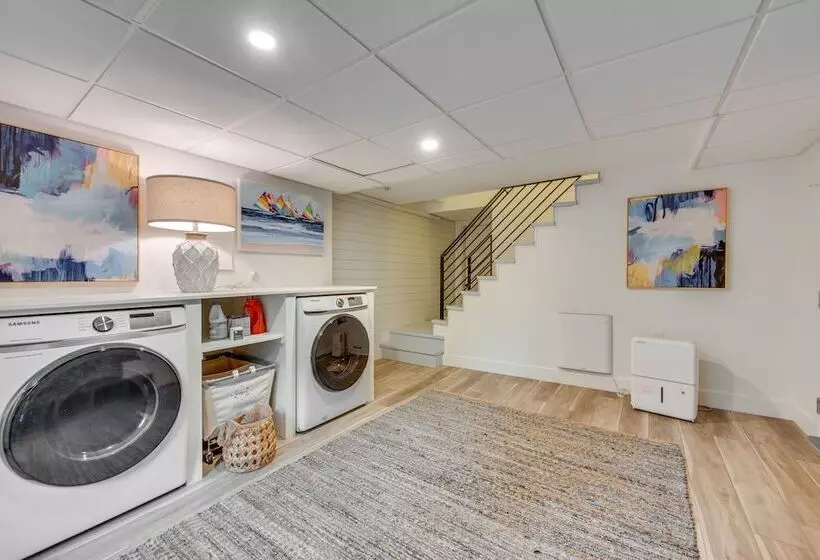 Rye Coastal Retreat W/ Deck & Outdoor Dining