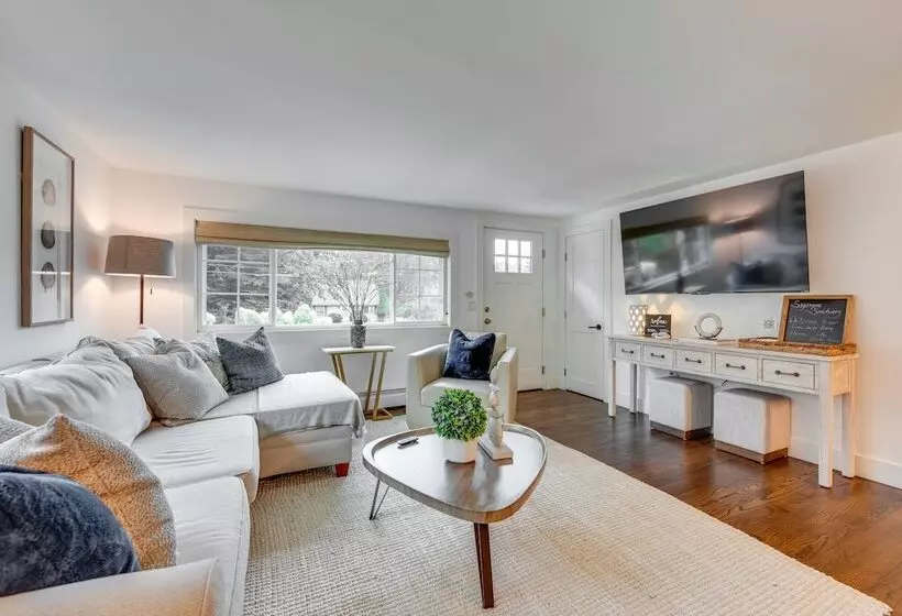 Rye Coastal Retreat W/ Deck & Outdoor Dining