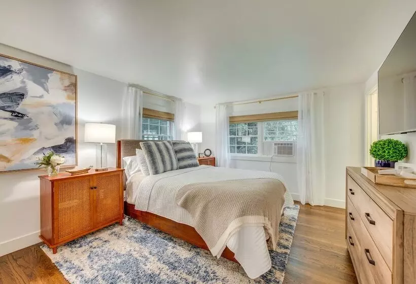 Rye Coastal Retreat W/ Deck & Outdoor Dining