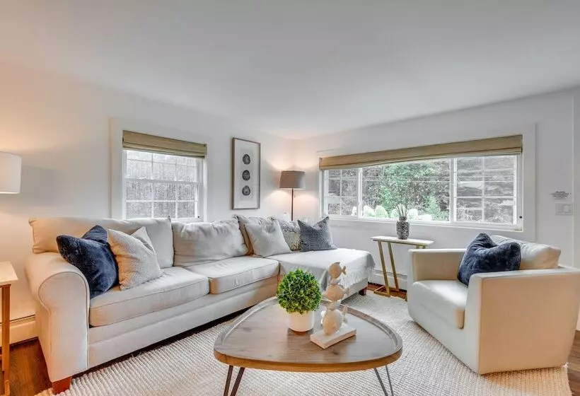 Rye Coastal Retreat W/ Deck & Outdoor Dining