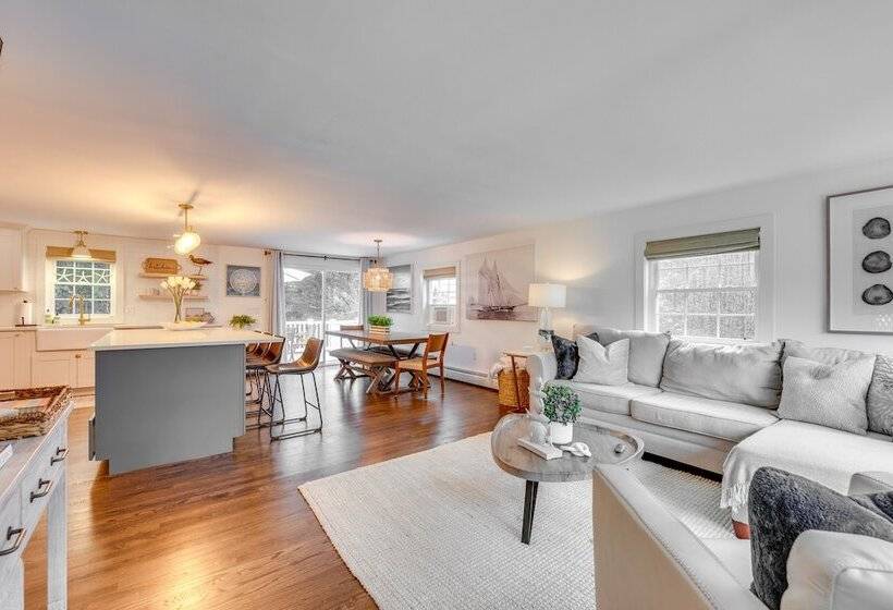 Rye Coastal Retreat W/ Deck & Outdoor Dining