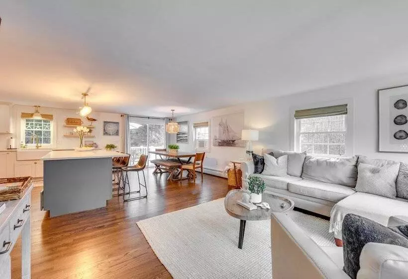 Rye Coastal Retreat W/ Deck & Outdoor Dining