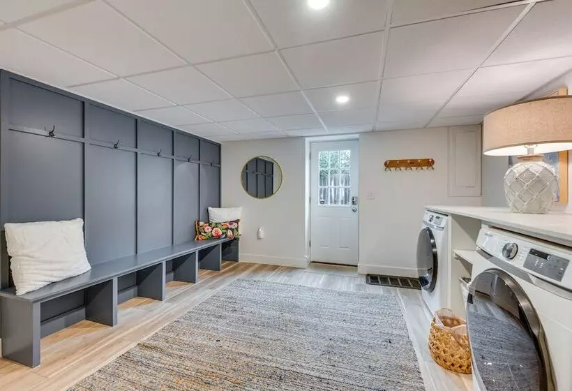 Rye Coastal Retreat W/ Deck & Outdoor Dining