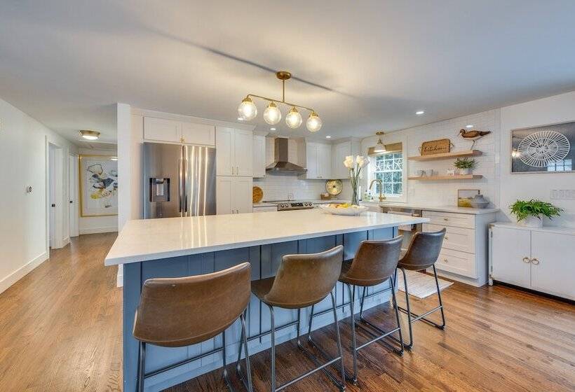 Rye Coastal Retreat W/ Deck & Outdoor Dining