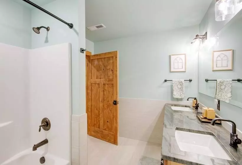 Xc Ski/snowshoe In/out: Secluded Cabin W/ Hot Tub!