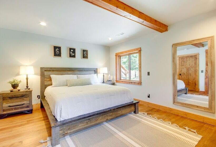 Xc Ski/snowshoe In/out: Secluded Cabin W/ Hot Tub!