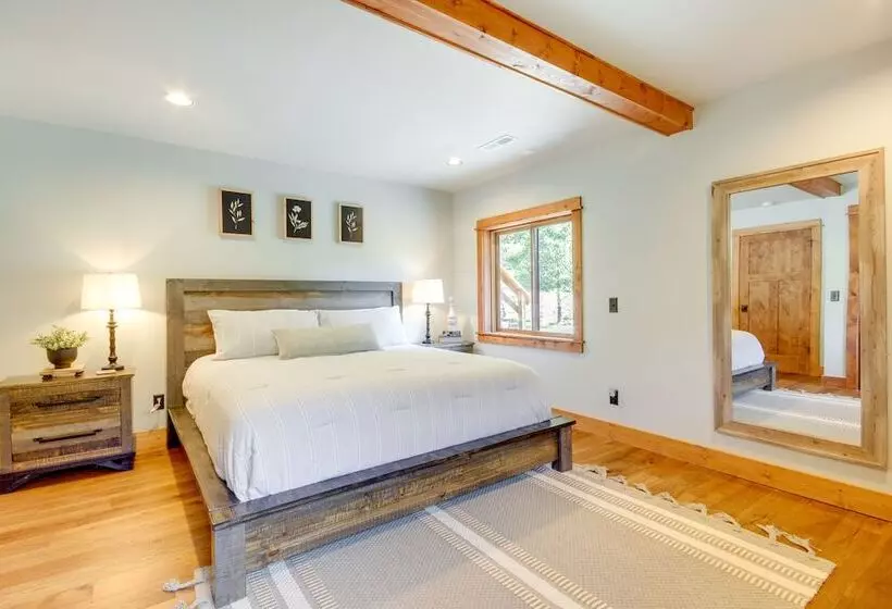 Xc Ski/snowshoe In/out: Secluded Cabin W/ Hot Tub!