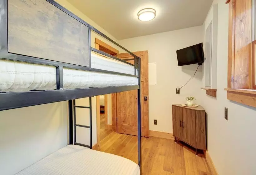 Xc Ski/snowshoe In/out: Secluded Cabin W/ Hot Tub!