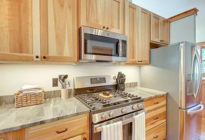 Xc Ski/snowshoe In/out: Secluded Cabin W/ Hot Tub!