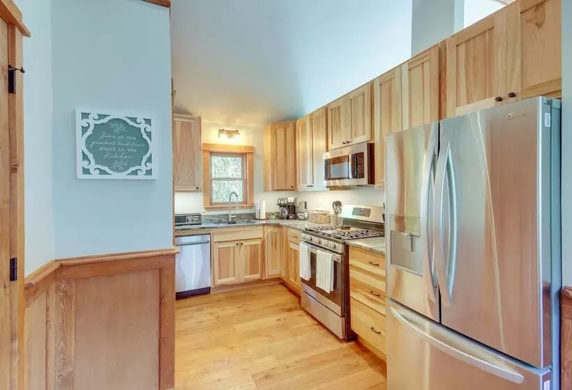 Xc Ski/snowshoe In/out: Secluded Cabin W/ Hot Tub!