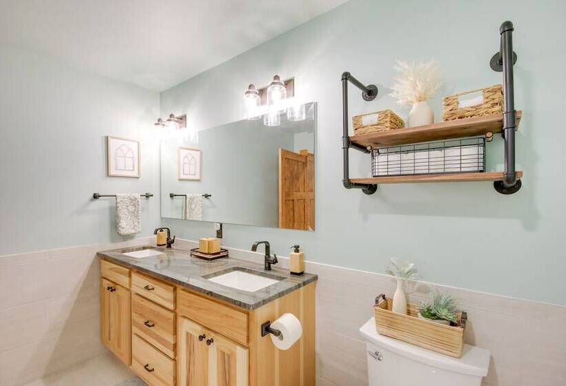 Xc Ski/snowshoe In/out: Secluded Cabin W/ Hot Tub!