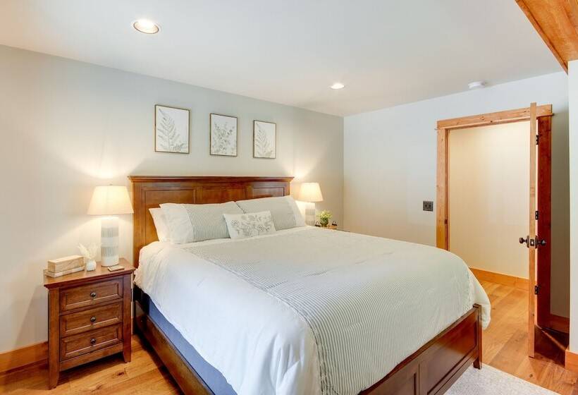 Xc Ski/snowshoe In/out: Secluded Cabin W/ Hot Tub!