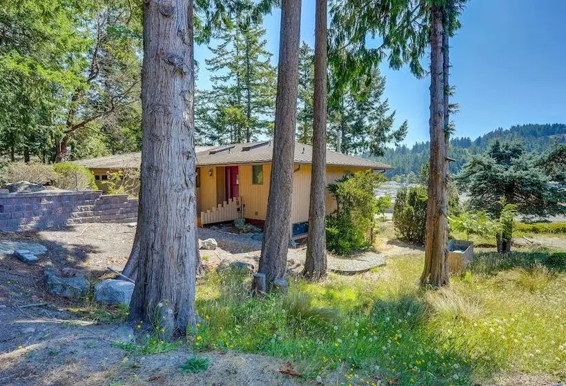 Serene La Conner Retreat W/ Fireplace & Deck!