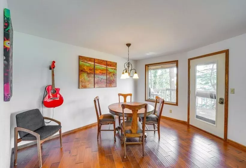 Serene La Conner Retreat W/ Fireplace & Deck!