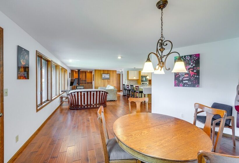 Serene La Conner Retreat W/ Fireplace & Deck!