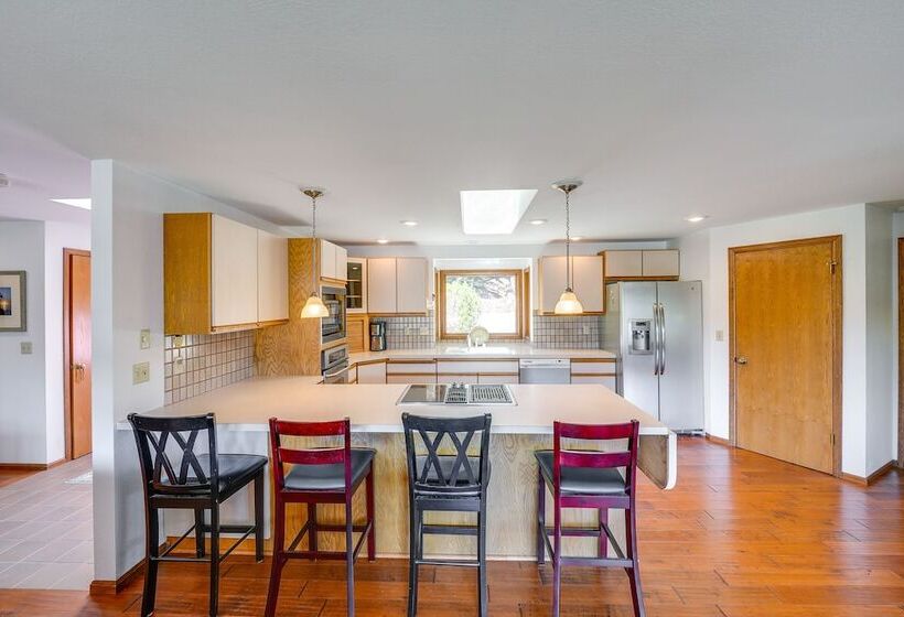 Serene La Conner Retreat W/ Fireplace & Deck!