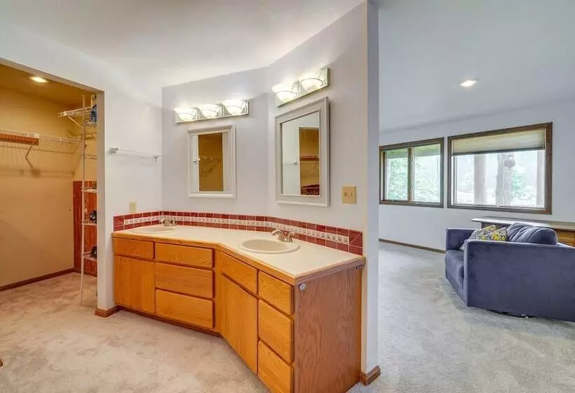 Serene La Conner Retreat W/ Fireplace & Deck!