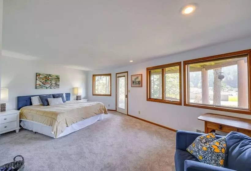 Serene La Conner Retreat W/ Fireplace & Deck!