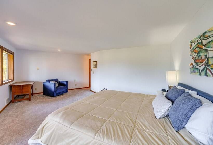 Serene La Conner Retreat W/ Fireplace & Deck!