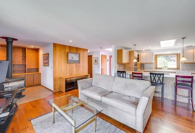 Serene La Conner Retreat W/ Fireplace & Deck!