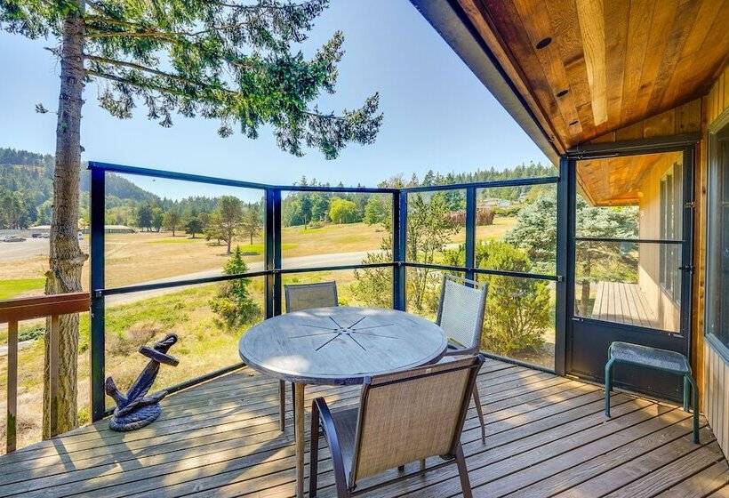 Serene La Conner Retreat W/ Fireplace & Deck!