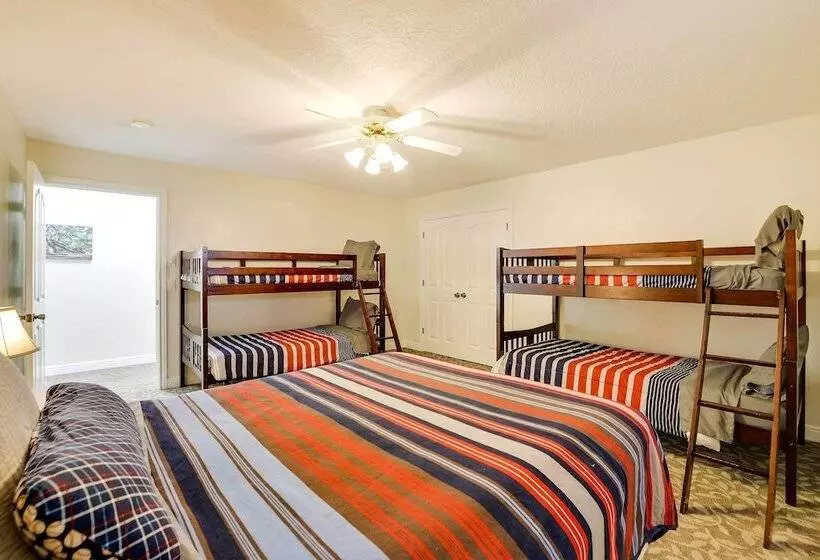 Spacious Hildale House W/ Large Deck!