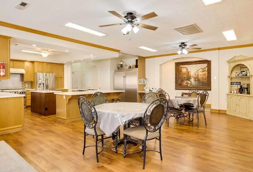 Spacious Hildale House W/ Large Deck!