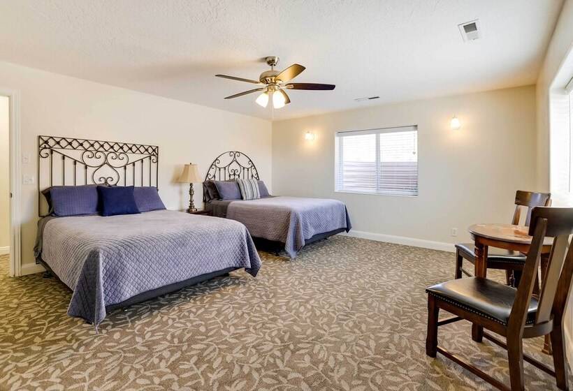 Spacious Hildale House W/ Large Deck!