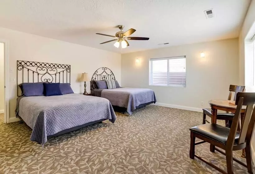 Spacious Hildale House W/ Large Deck!