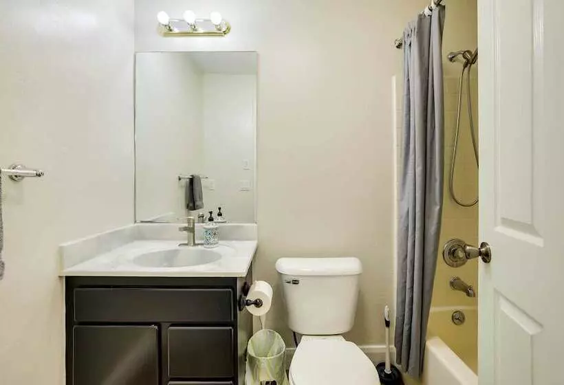 Spacious Hildale House W/ Large Deck!