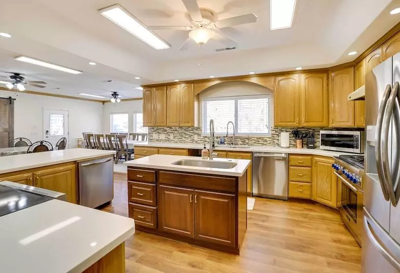 Spacious Hildale House W/ Large Deck!