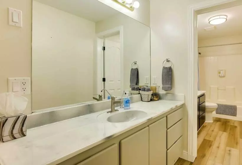 Spacious Hildale House W/ Large Deck!