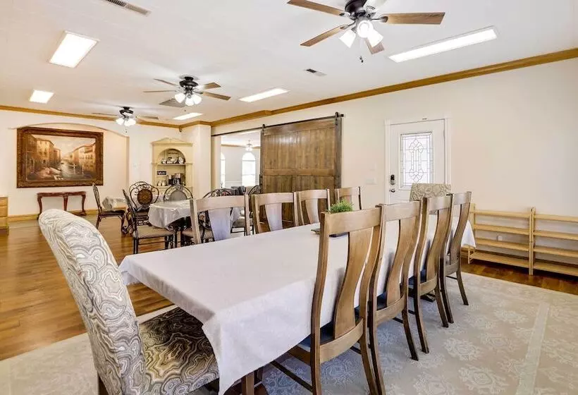 Spacious Hildale House W/ Large Deck!