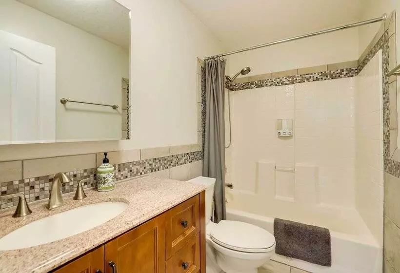 Spacious Hildale House W/ Large Deck!