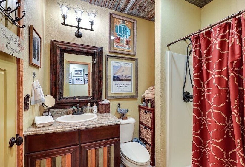 Spacious Riverfront Cabin Near Local Attractions!