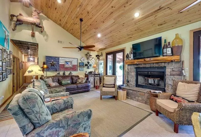 Spacious Riverfront Cabin Near Local Attractions!