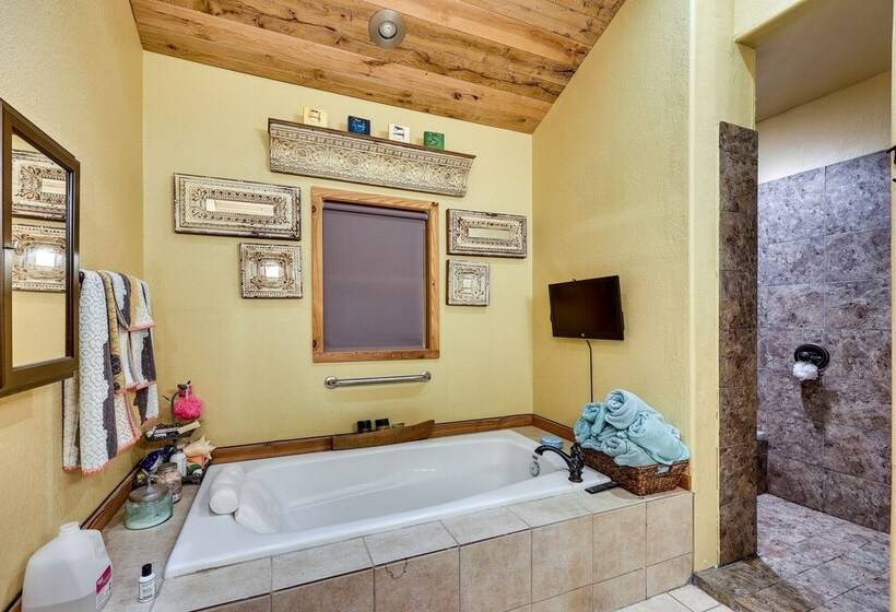 Spacious Riverfront Cabin Near Local Attractions!