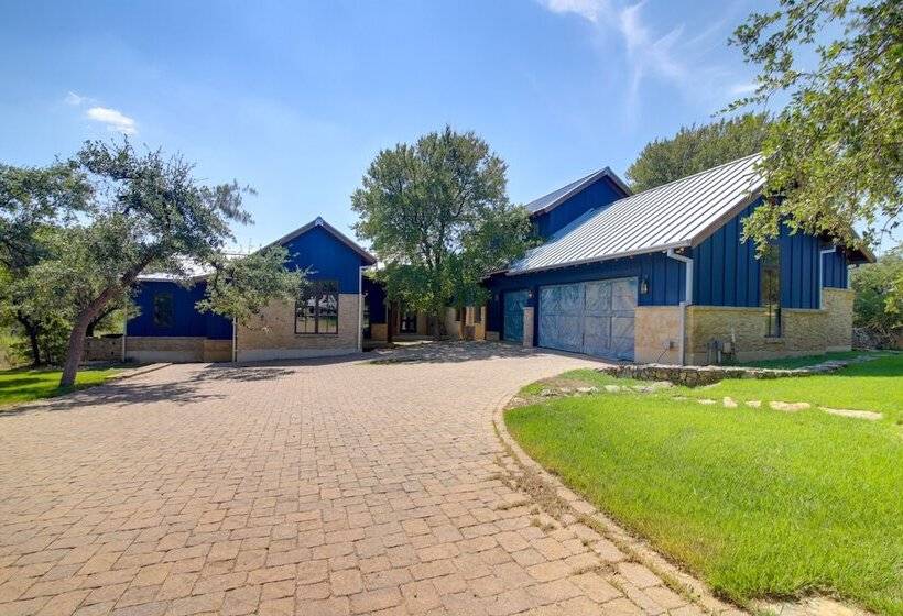 Sprawling Austin Estate W/ Pool & Fire Pit