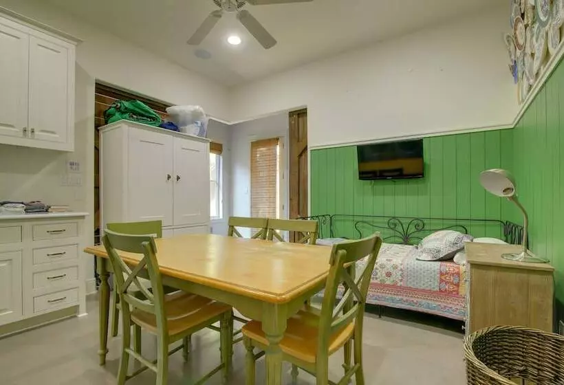 Sprawling Austin Estate W/ Pool & Fire Pit